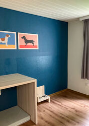 Hundezimmer eines Bungalows der Kategorie Premium Hund mit Wasser- und Fressnäpfen