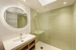 Badezimmer eines Comfort-Bungalows